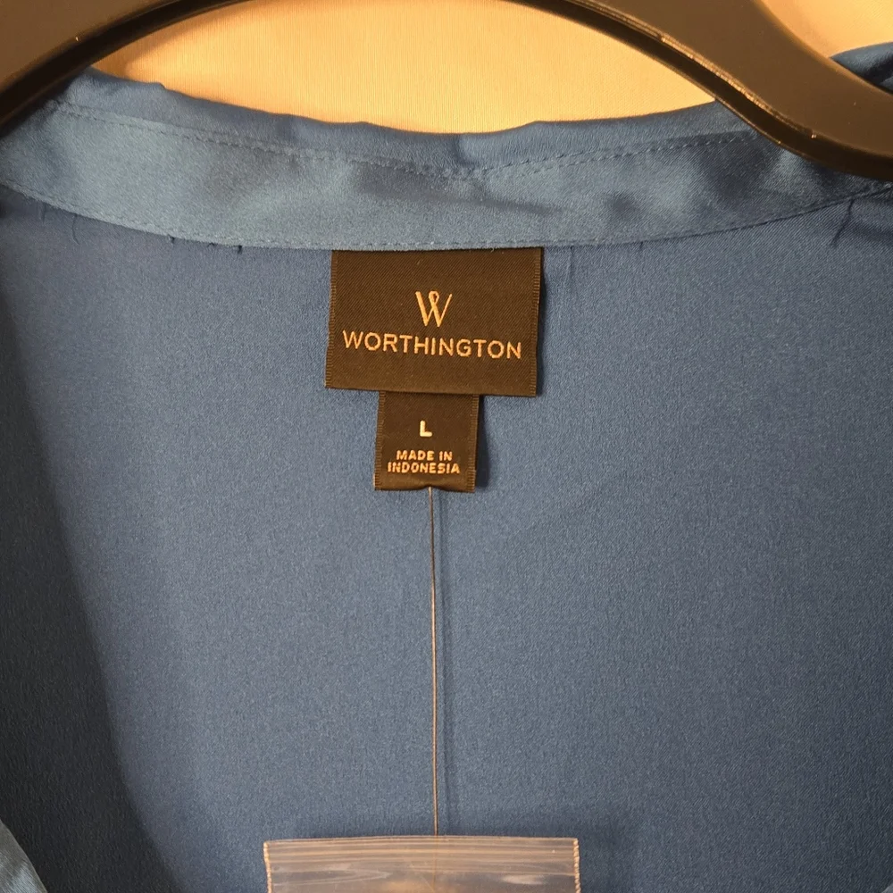 Women's Blouse - Picture 3 of 7